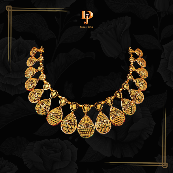 Fancy Gold Necklace with Intricate Detailing